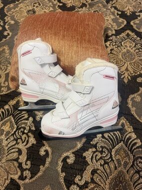 Jackson SOFTEC ICE FIGURE Skates White And Pink Size 2 Youth Child Kids EUC